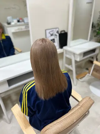 セミロング ミルクティー量産💙 💙ブリーチ特化💙のヘアスタイル
