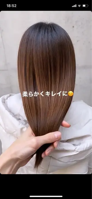 セミロング バタフライレイヤー/ ニシトモユキのヘアスタイル