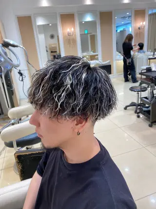 ショート カラー パーマ メンズ メンズ特化型美容師 栗山勇人のヘアスタイル