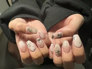 ネイル LAVISH 大和店 emi・:*+のネイルデザイン