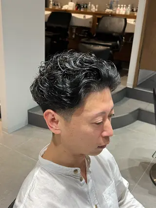ショート パーマ メンズ 渡邉 真也のヘアスタイル