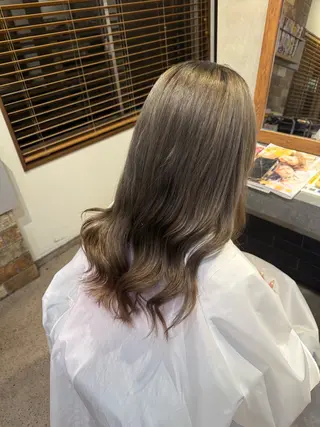 ロング 明 (めい)のヘアスタイル