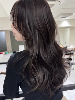 ロング カラー 新實 ゆりあのヘアスタイル