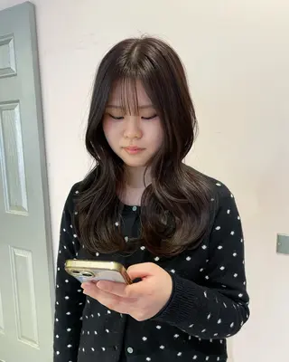 ロング カラー アオイ🩵レイヤー /柔らかカラーのヘアスタイル