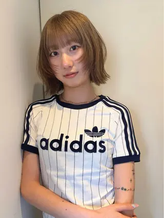 ショート カラー MIU/ルーツカラー 顔まわりレイヤーのヘアスタイル