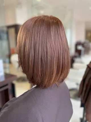 ショート カラー 絹川 琴美のヘアスタイル