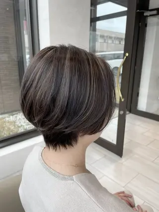ショート カラー 茂木 絵梨子のヘアスタイル