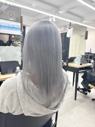 セミロング ハイトーンカラー 🦋yuri🦋のヘアスタイル