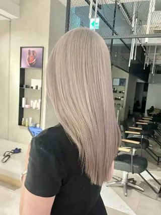 カラー 🎀ボブ+ハイトーン シュカ👶🏻のヘアスタイル