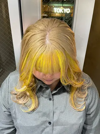 カラー ミルクティーベージュ ブリーチ🖤サヤカのヘアスタイル