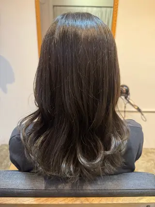 セミロング 髪質改善ストレート Airi🪽🫧のヘアスタイル