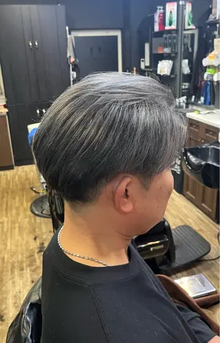 ショート カラー メンズ 佐藤 笑夢のヘアスタイル