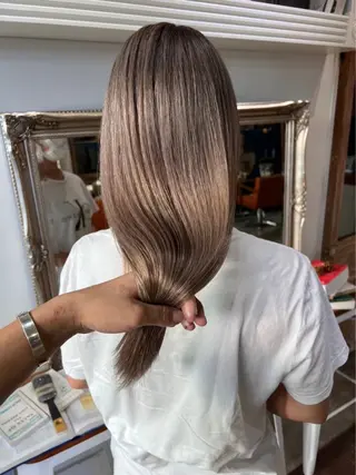 セミロング カラー 🎨デザイン🥇 美髪・艶髪　日暮千敬のヘアスタイル
