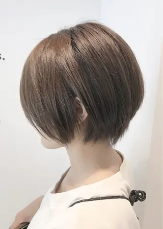 ショート 🎨艶感ニュアンス カラー🐬櫻井海星のヘアスタイル