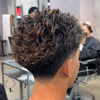 ショート パーマ ヘアアレンジ メンズ メンズ専門🥸 フェード特化　涼太のヘアスタイル