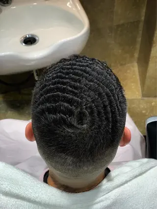 ショート パーマ メンズ 安田 遥のヘアスタイル