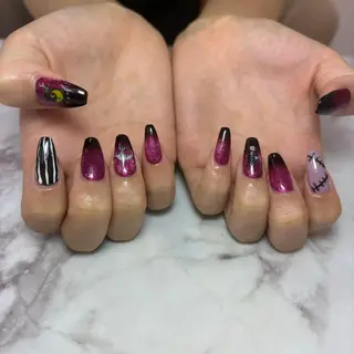 salon UNE LMA見習いスタッフのネイルデザイン