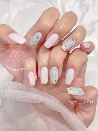 MoON...❤︎ MeGuのネイルデザイン