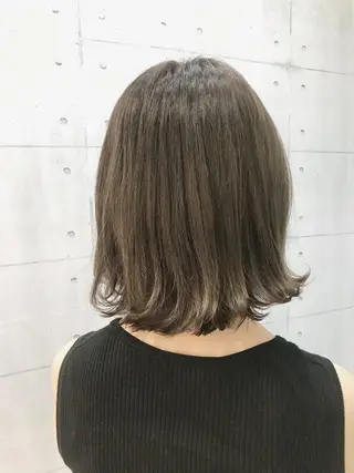ショート カラー 高木 麻知子のヘアスタイル
