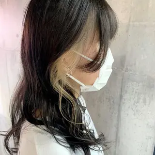 セミロング カラー 眞名子 瑞紀のヘアスタイル