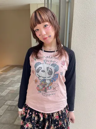ミディアム カラー MIU/ルーツカラー 顔まわりレイヤーのヘアスタイル