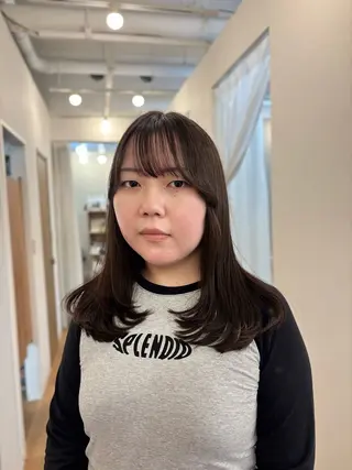 ミディアム momo /フェイスレイヤーのヘアスタイル