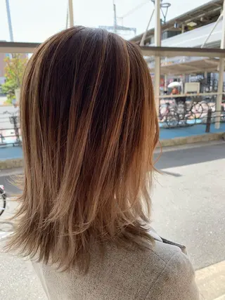 ミディアム カラー 韓国レイヤー×艶髪 ハイトーンRyukiのヘアスタイル