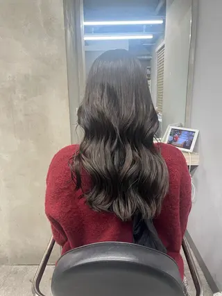 ロング カラー ✩.*Aise⟡.· 艶カラー🐈‍⬛🩶のヘアスタイル
