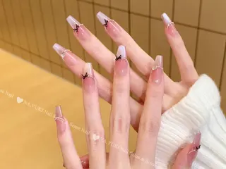 ネイル 🦋 Queenieのネイルデザイン