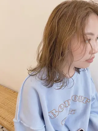 ミディアム カラー 顔周りレイヤーカット ブリーチminamiのヘアスタイル