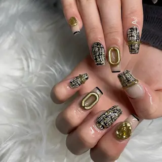 ミディアム ネイル Y. Sのネイルデザイン