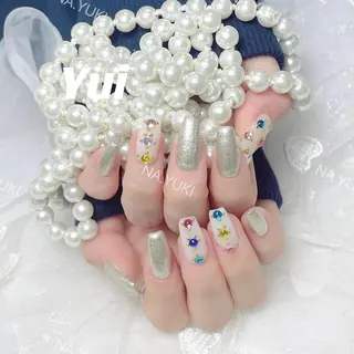 ネイル 🦋 Queenieのネイルデザイン