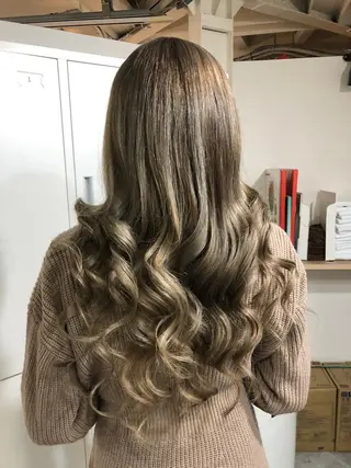 セミロング カラー ワンホンレイヤー エクステづまのヘアスタイル