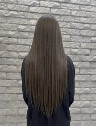 ロング 透明感カラー特化若山 結愛のヘアスタイル