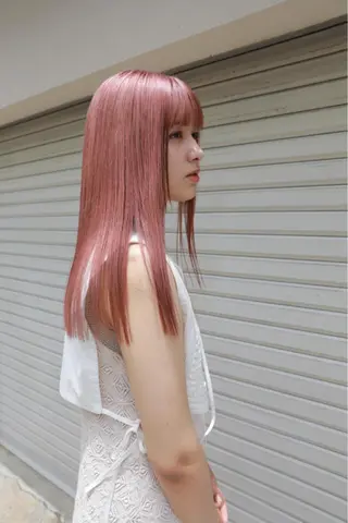 ロング カラー wakana/ 柔らかベージュカラーのヘアスタイル