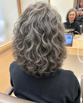ミディアム カラー 久木原 ゆりのヘアスタイル