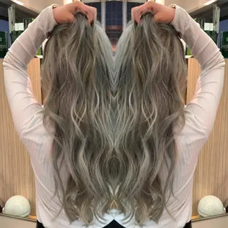 セミロング カラー KONOMI スタイリストのヘアスタイル