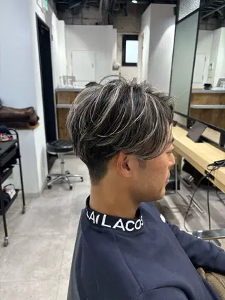 ショート 白髪ぼかしハイライト バレイヤージュヤマトのヘアスタイル
