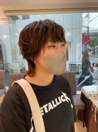 ショート 渡部凌我 小顔ウルフ ハイトーンカラーのヘアスタイル
