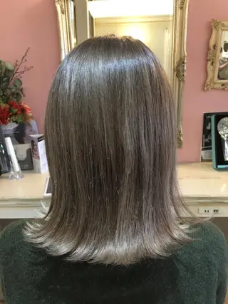 ミディアム カラー plaatje 義見のヘアスタイル