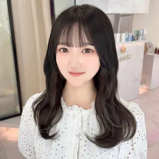 ロング 𝑚𝑖𝑤𝑎 / 顔周り/透明感カラーのヘアスタイル