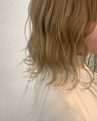 ミディアム カラー wakana/ 柔らかベージュカラーのヘアスタイル