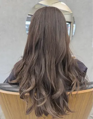 セミロング カラー ’Flower’ AYAKAのヘアスタイル