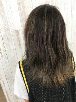 セミロング カラー Oopsレイヤー 加藤澄都のヘアスタイル