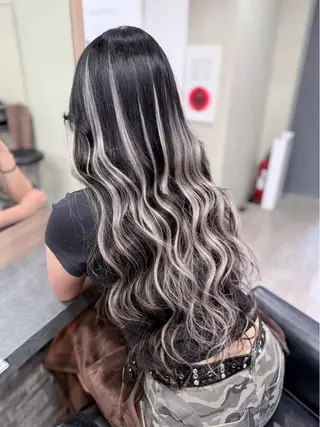 ロング カラー RIEブリーチ& エクステ特化型のヘアスタイル