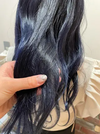 ロング カラー 透明感カラー 🩶🩵🩷AIRIのヘアスタイル
