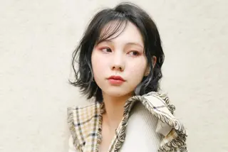 ミディアム カラー 角戸 りおのヘアスタイル