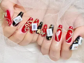 ネイル 🦋 Queenieのネイルデザイン