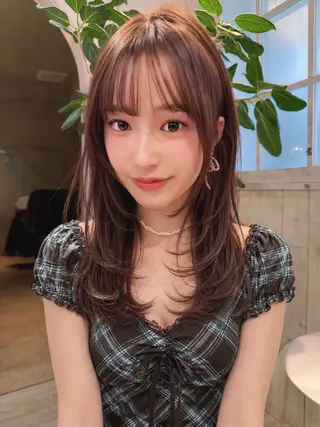 ロング レイヤーカット、 大人可愛い　中村美羅のヘアスタイル