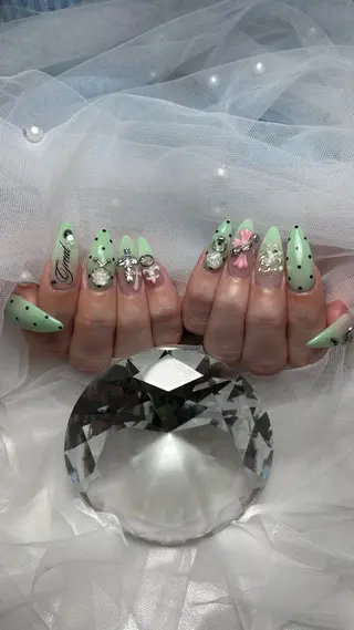ネイル Yuna 𝝑𝝔*.+ﾟのネイルデザイン